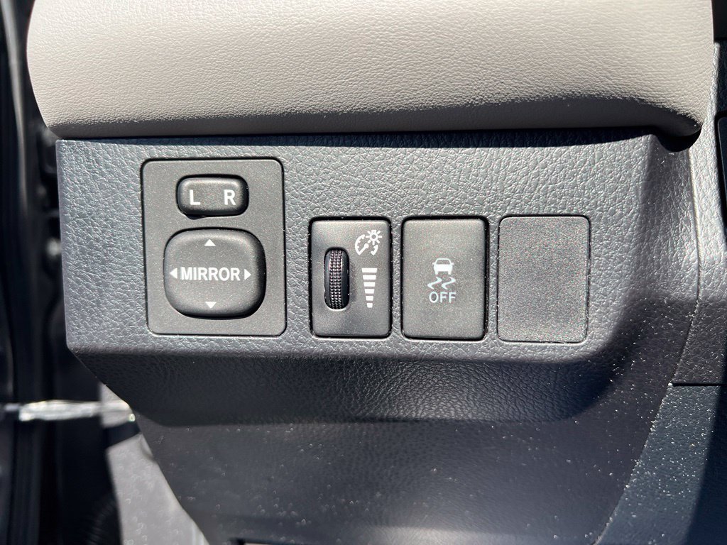 Used 2015 Toyota RAV4 XLE FWD image 34