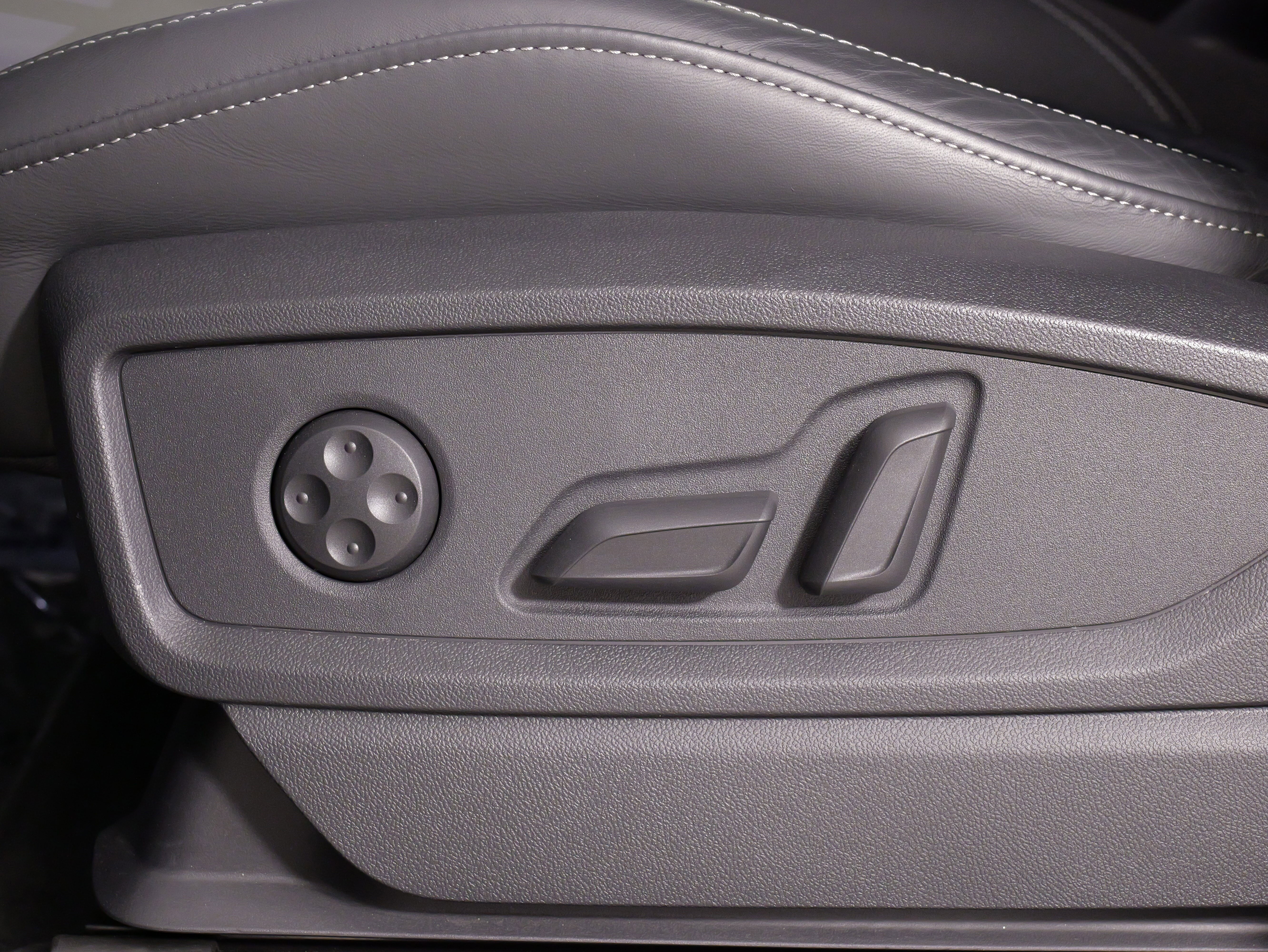 Used 2023 Audi SQ5 Premium Plus w/ Premium Plus Package image 41