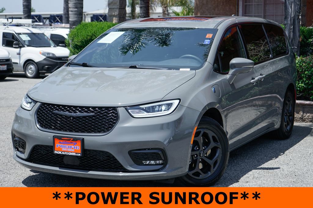 Used 2022 Chrysler Pacifica Limited w/ S Appearance Package FWD image 4