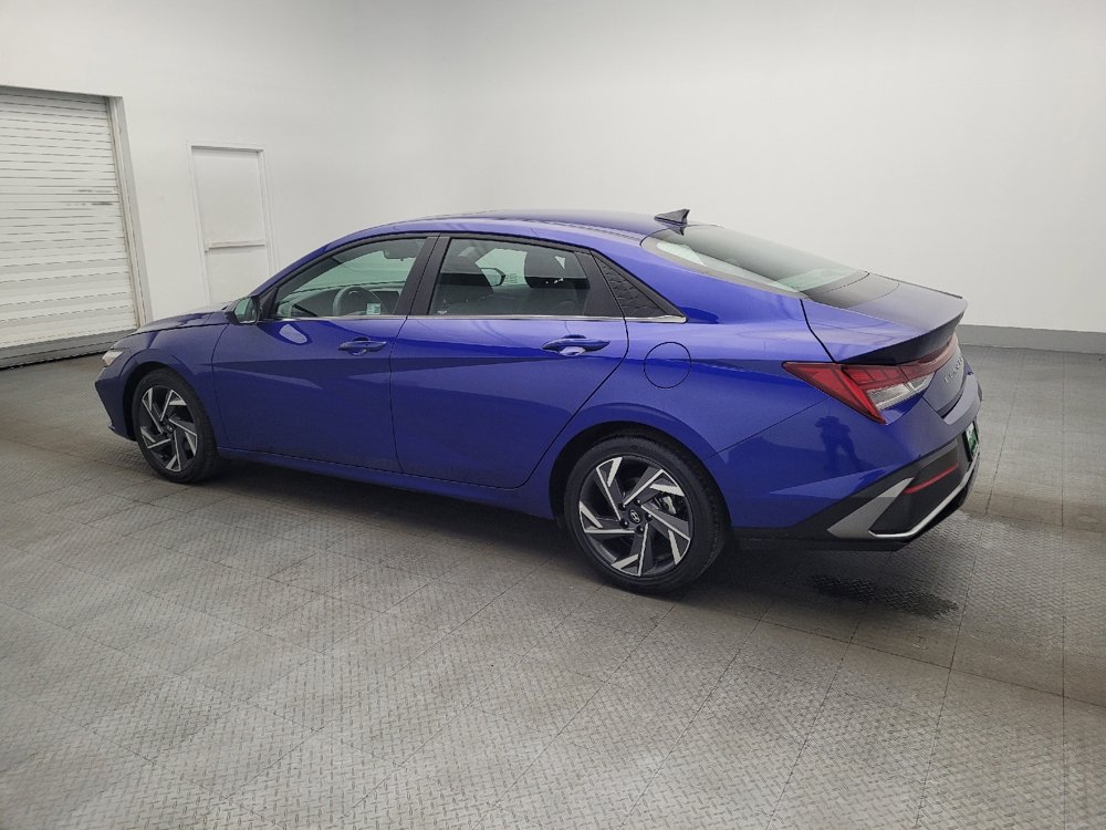 Used 2025 Hyundai Elantra SEL FWD image 3