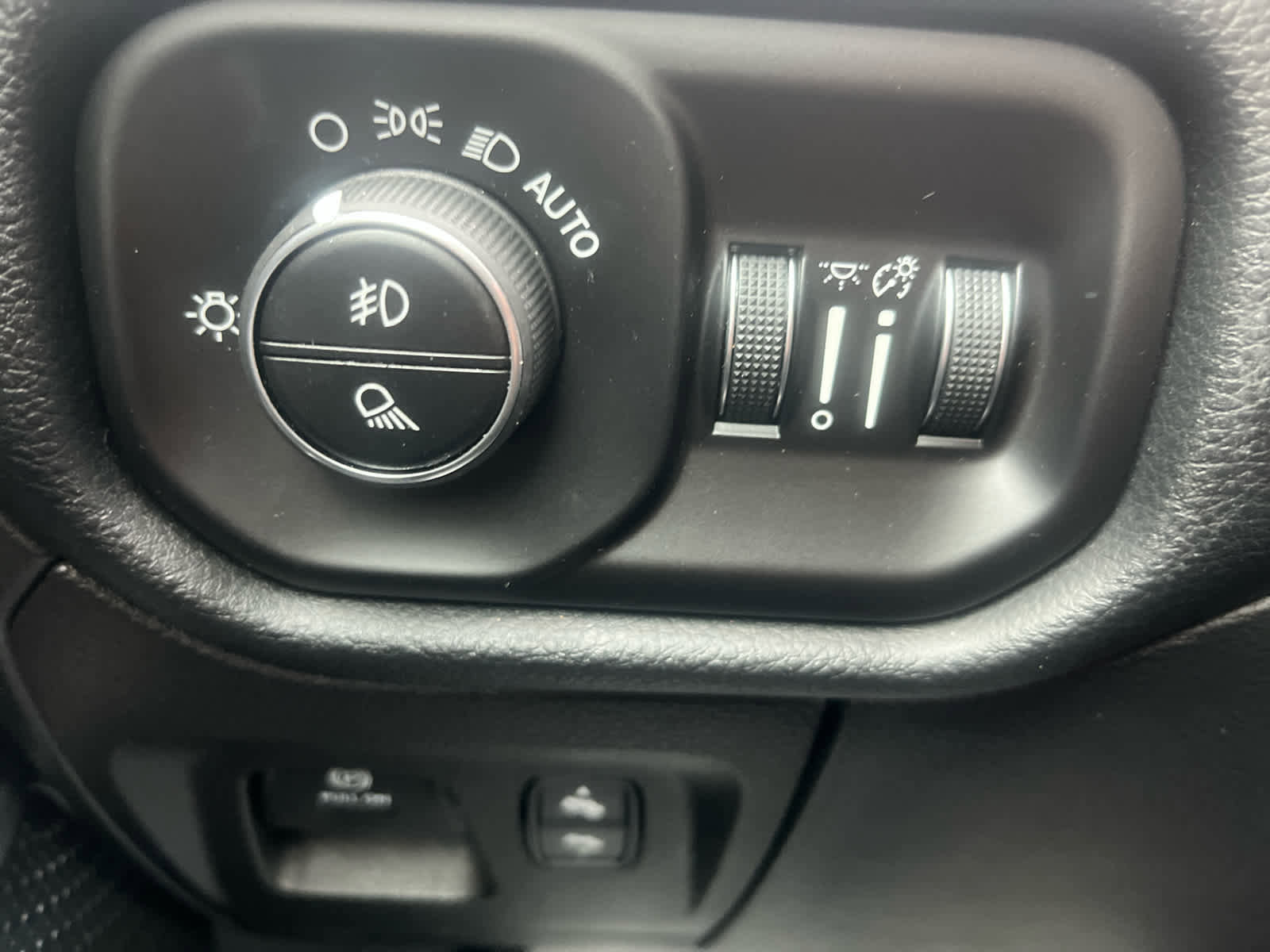 Used 2022 RAM 1500 Laramie w/ Sport Appearance Package image 15