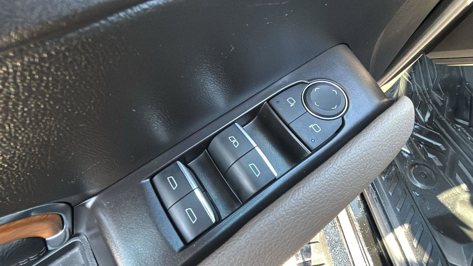 Used 2023 GMC Canyon Denali image 24