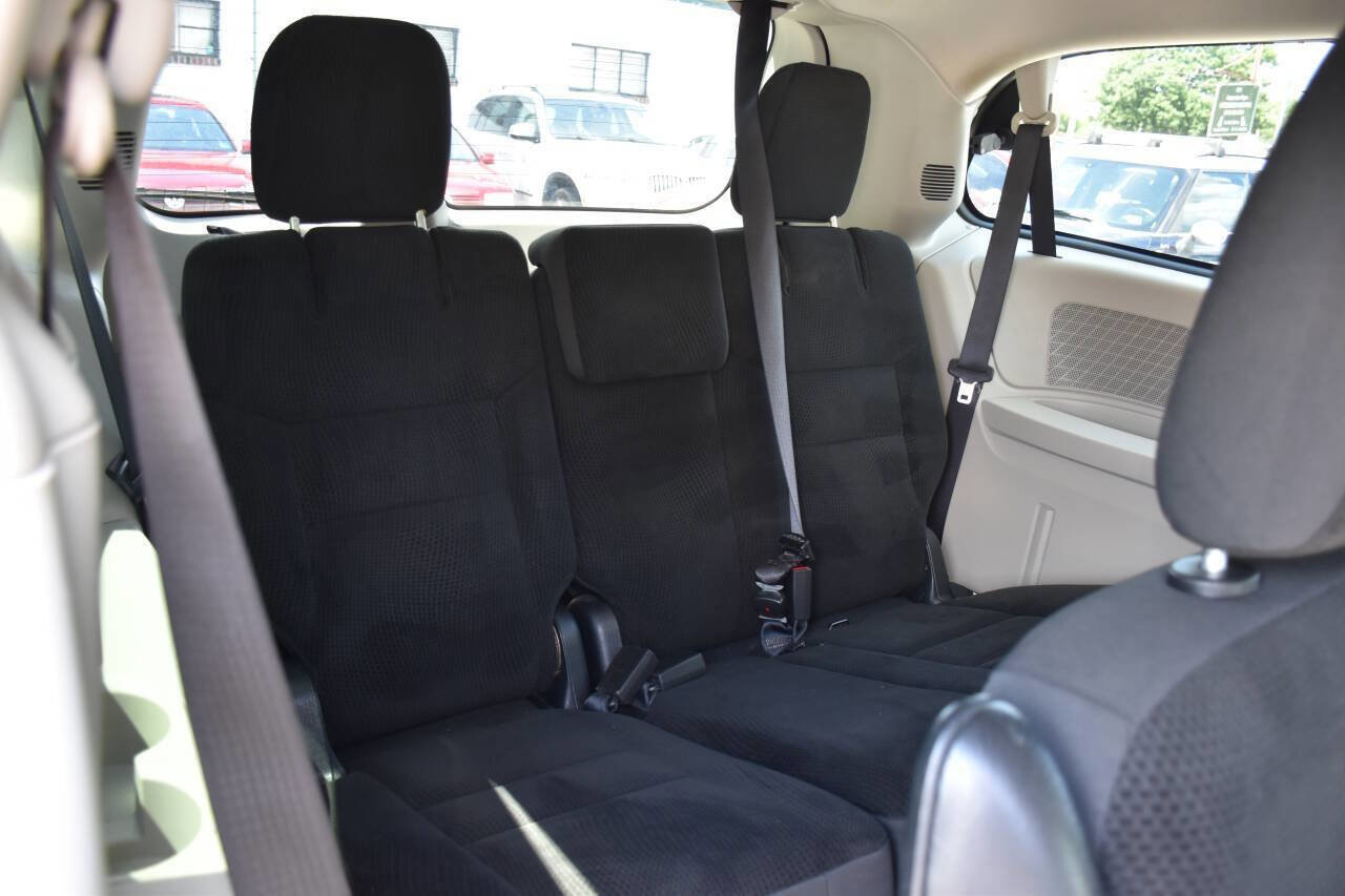 Used 2019 Dodge Grand Caravan SE image 16
