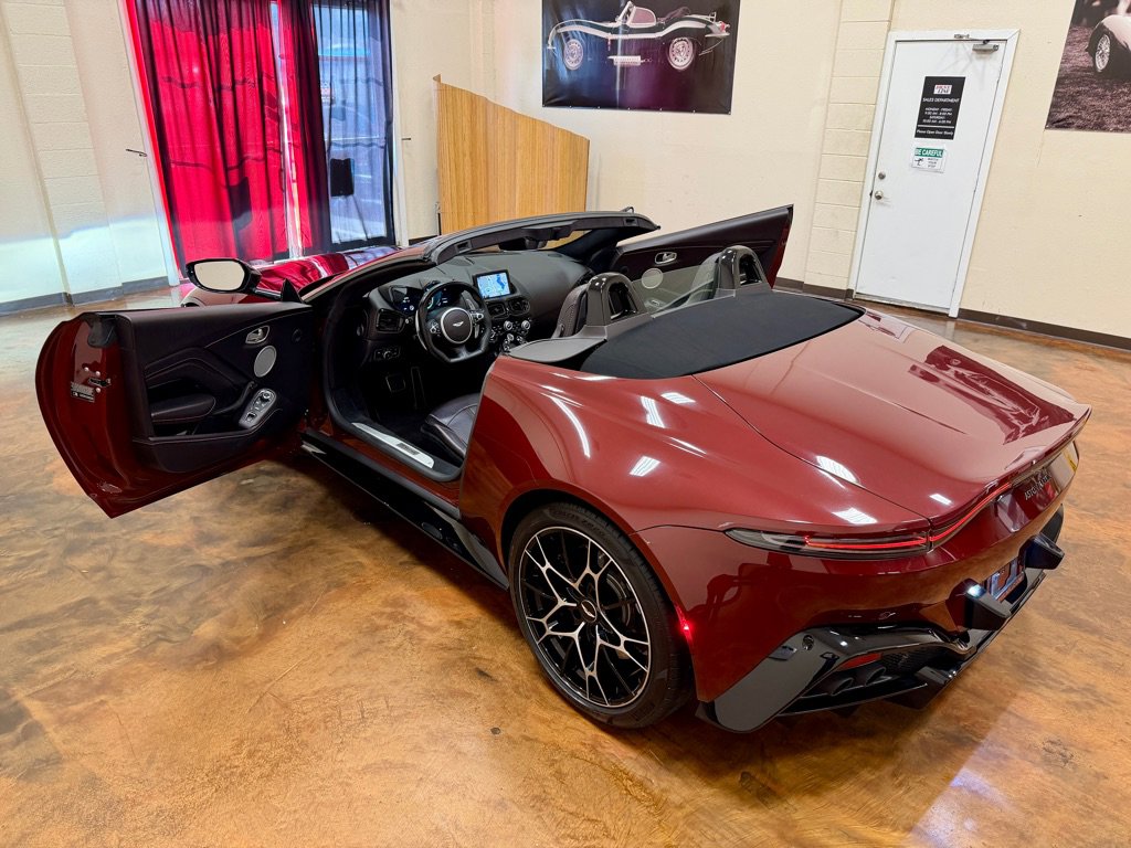 Used 2021 Aston Martin V8 Vantage Roadster image 27