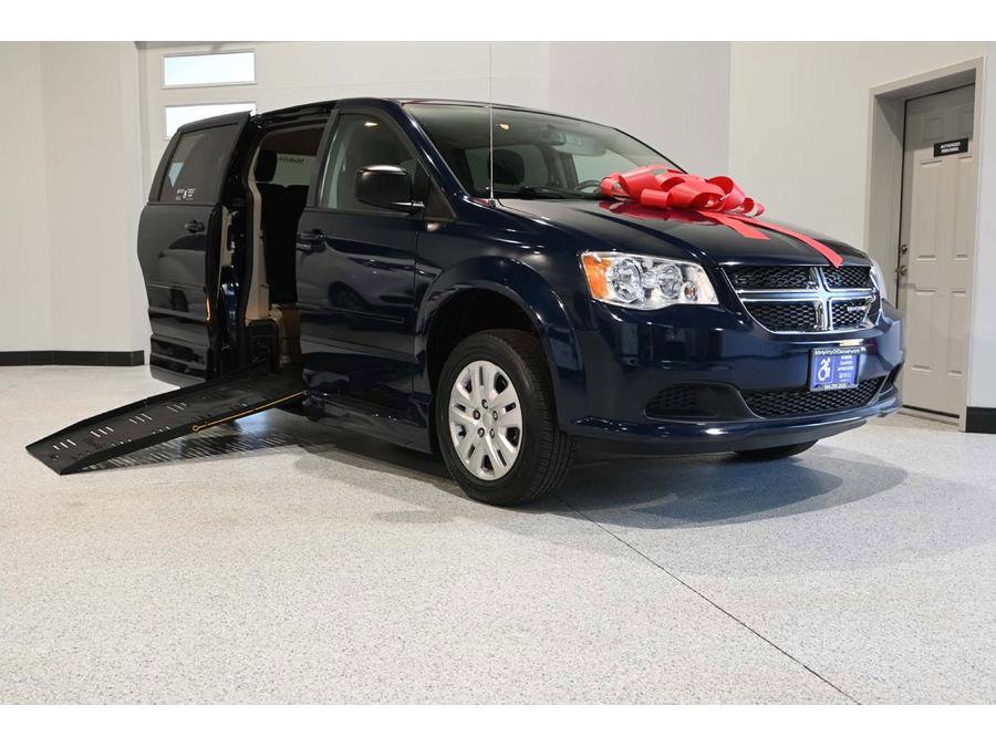 Used 2017 Dodge Grand Caravan SE w/ Power Window Group image 2