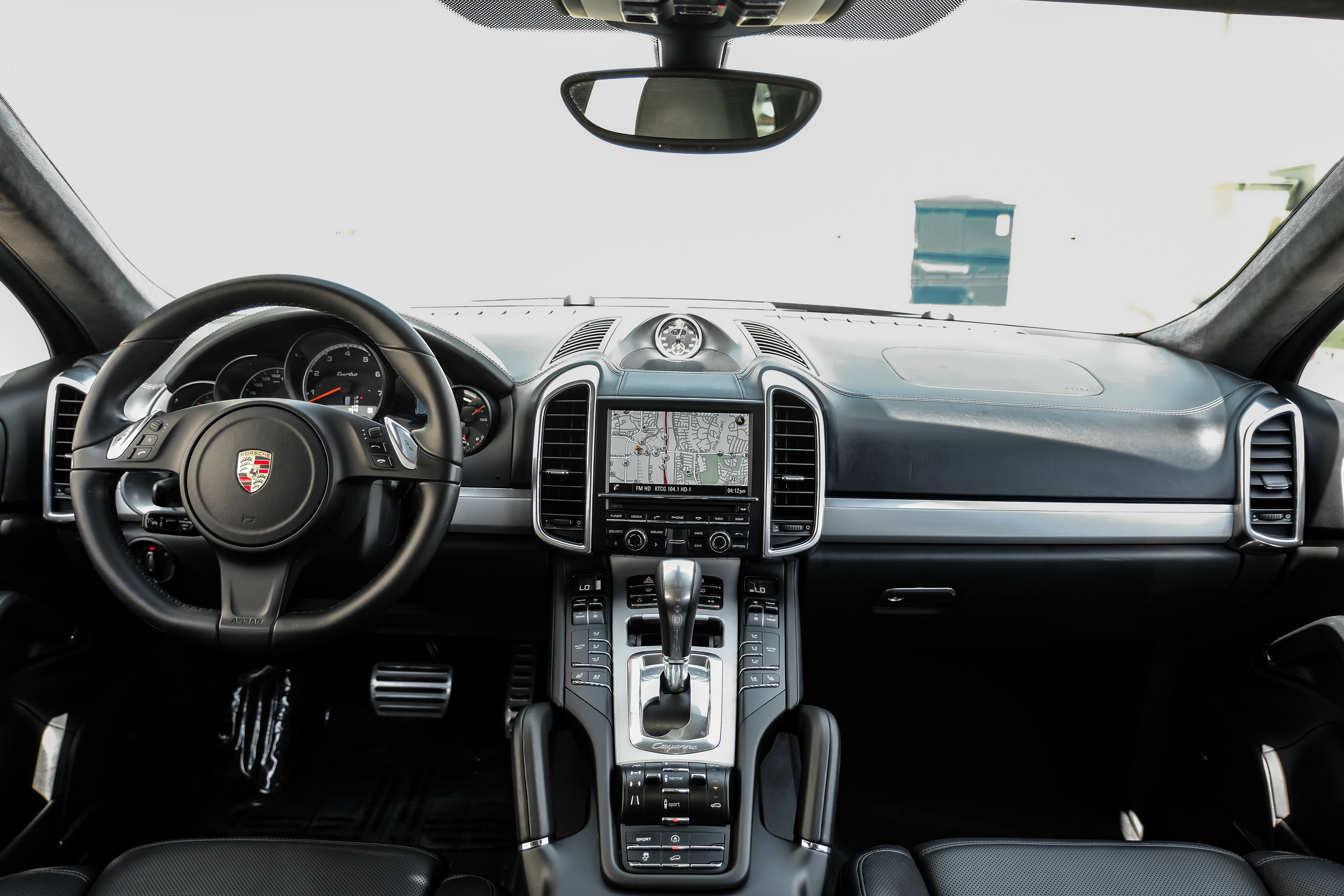 Used 2013 Porsche Cayenne Turbo AWD/4WD image 13