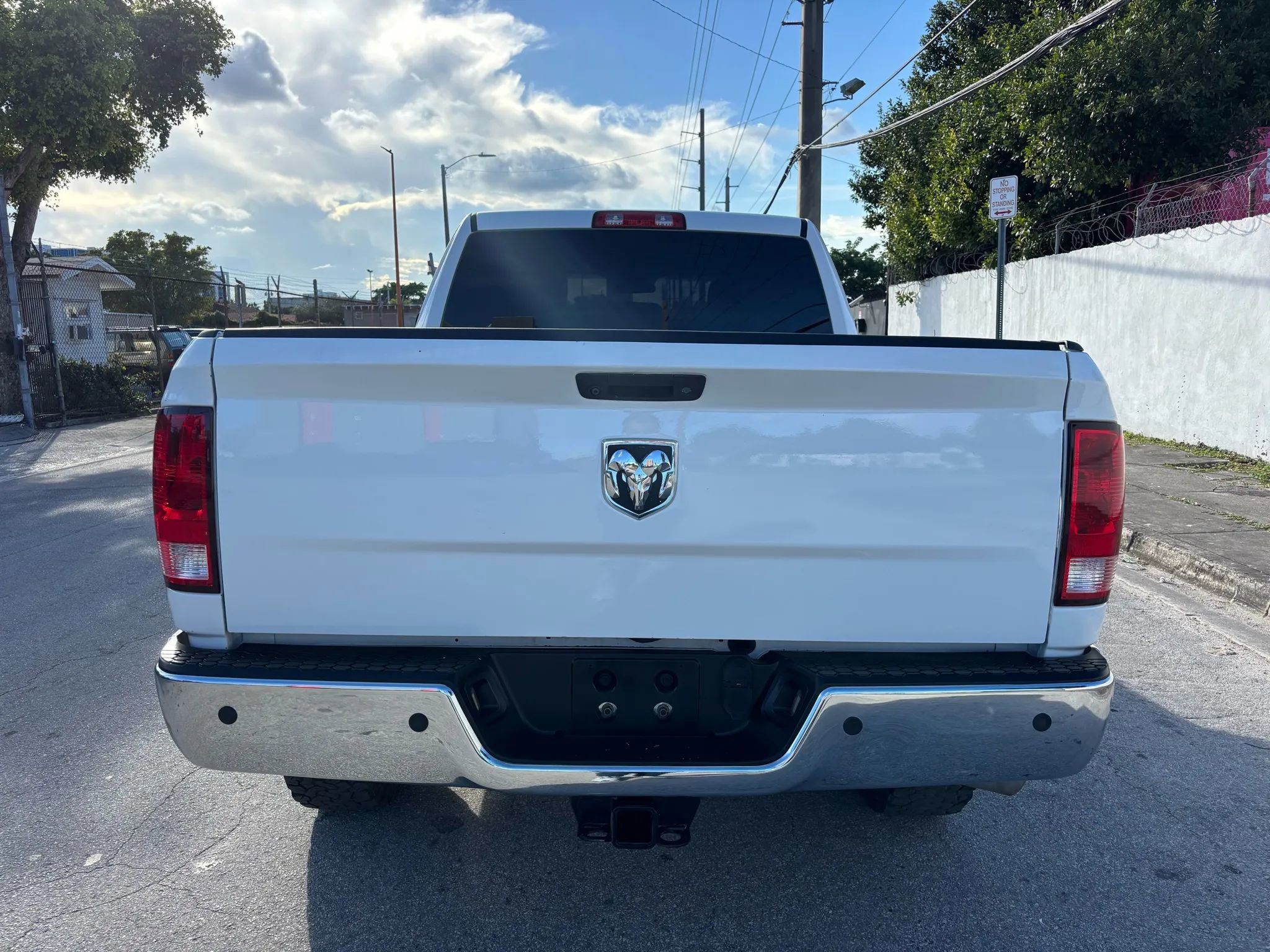 Used 2017 RAM 2500 Tradesman w/ Chrome Appearance Group RWD image 4