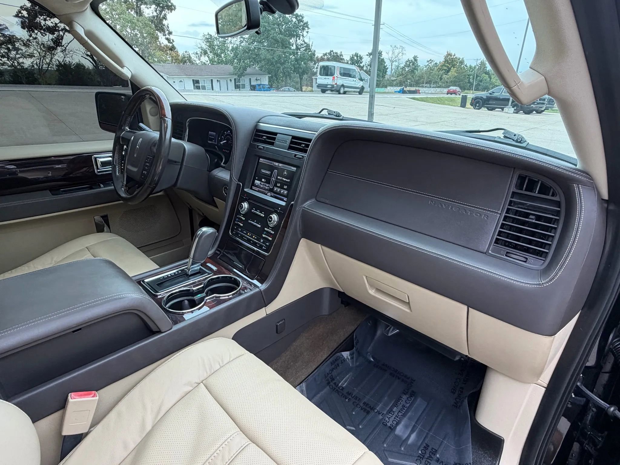 Used 2015 Lincoln Navigator L 4WD w/ Equipment Group 101A Reserve image 55