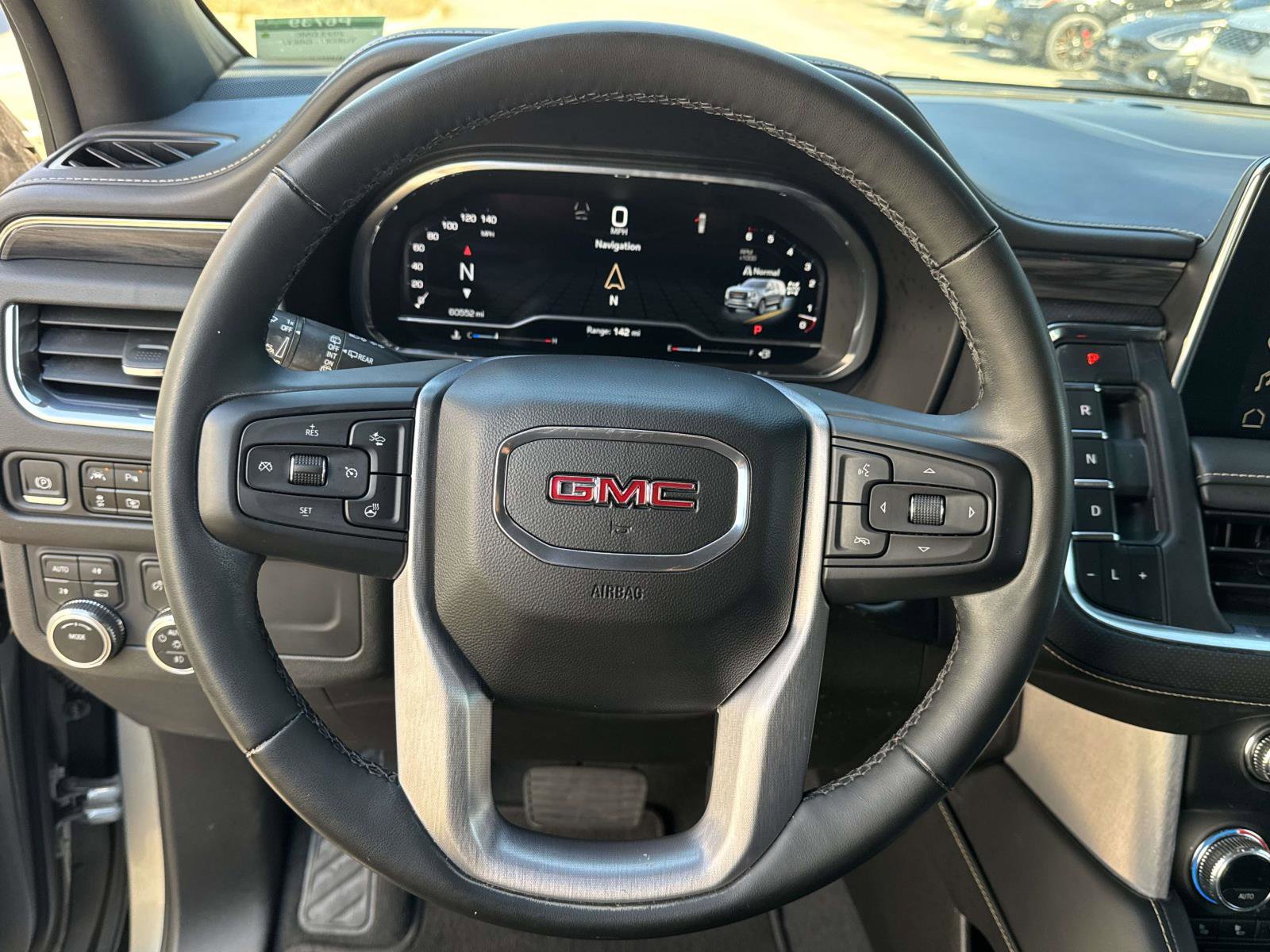 Used 2023 GMC Yukon SLT w/ SLT Luxury Package image 30