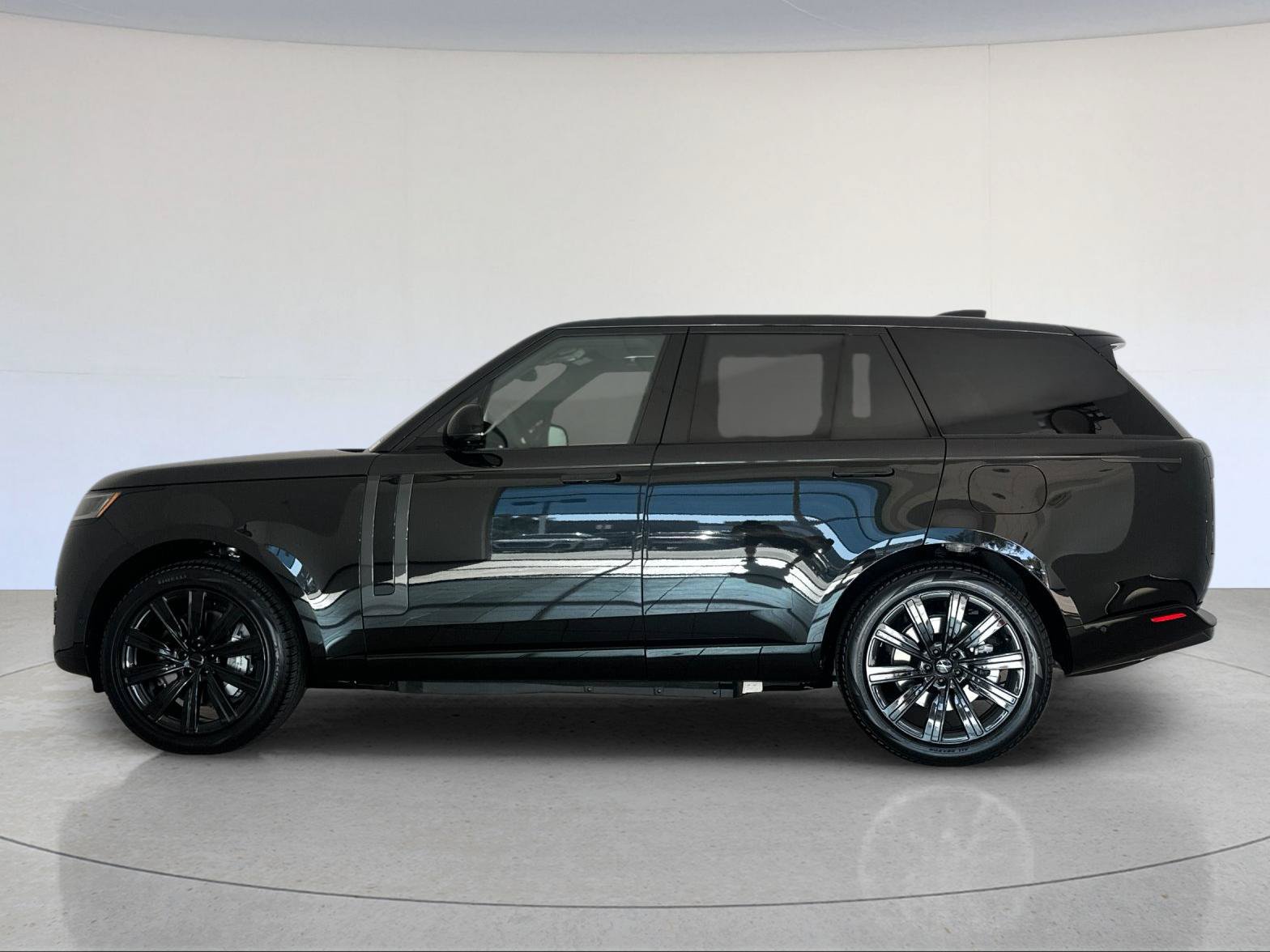 New 2026 Land Rover Range Rover SE AWD/4WD image 3