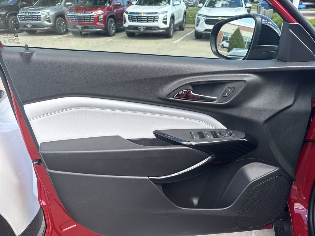 New 2026 Chevrolet Trax LT w/ Midnight Edition FWD image 24