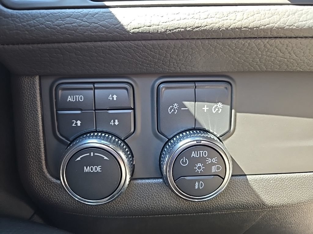 Used 2024 GMC Yukon XL Denali AWD/4WD image 22