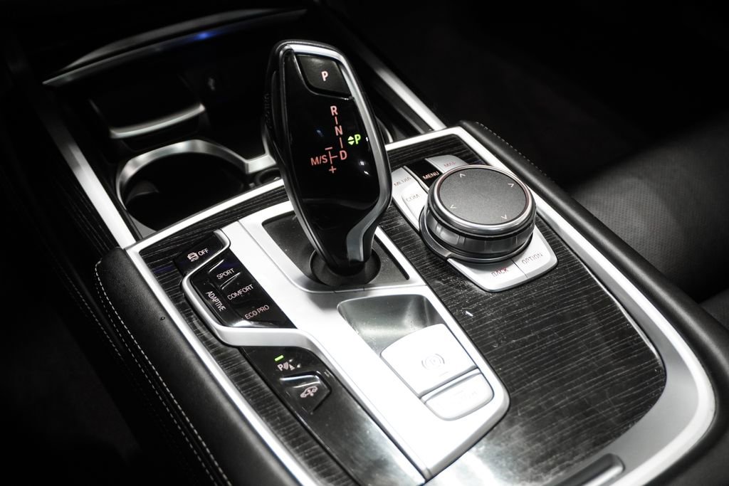 Used 2019 BMW 750i xDrive w/ M Sport Package image 26