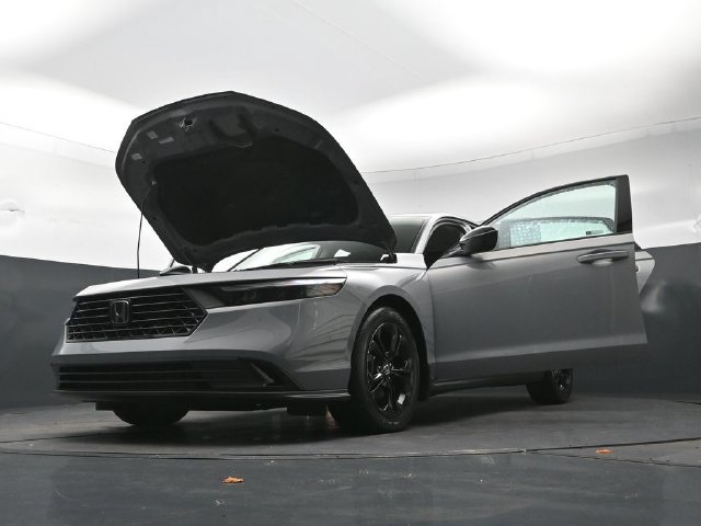 Used 2025 Honda Accord SE image 35