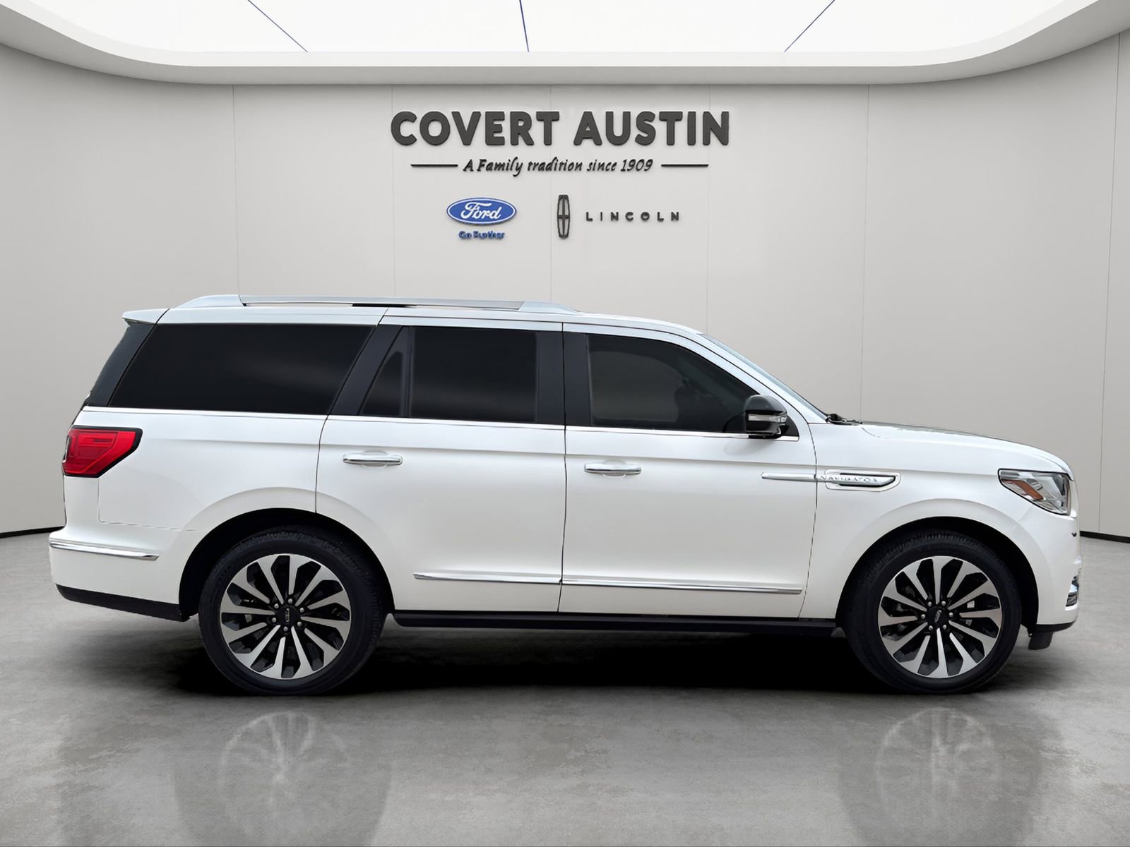 Used 2018 Lincoln Navigator Select AWD/4WD image 6