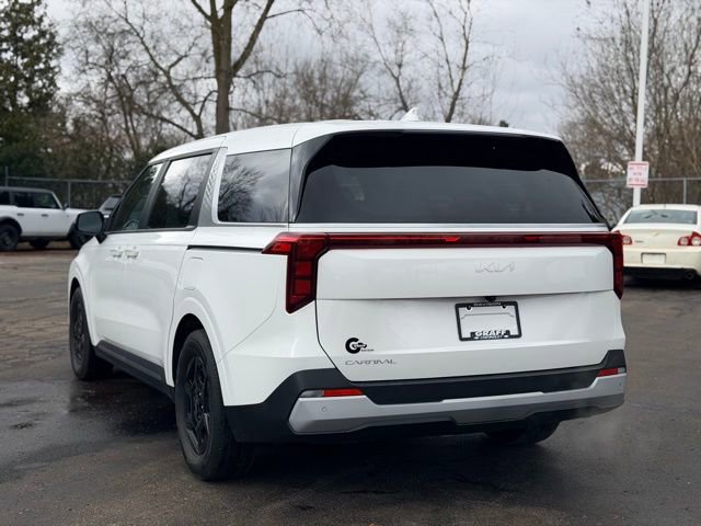 Used 2025 Kia Carnival image 6