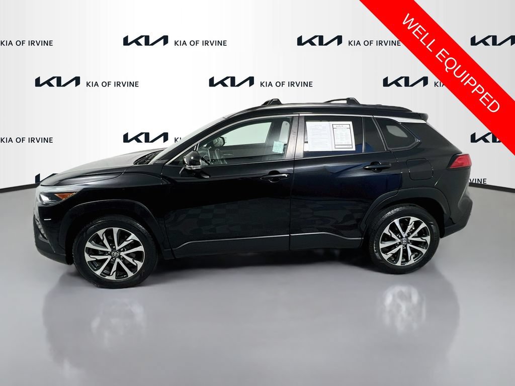 Used 2023 Toyota Corolla Cross XLE w/ Convenience Package FWD image 4