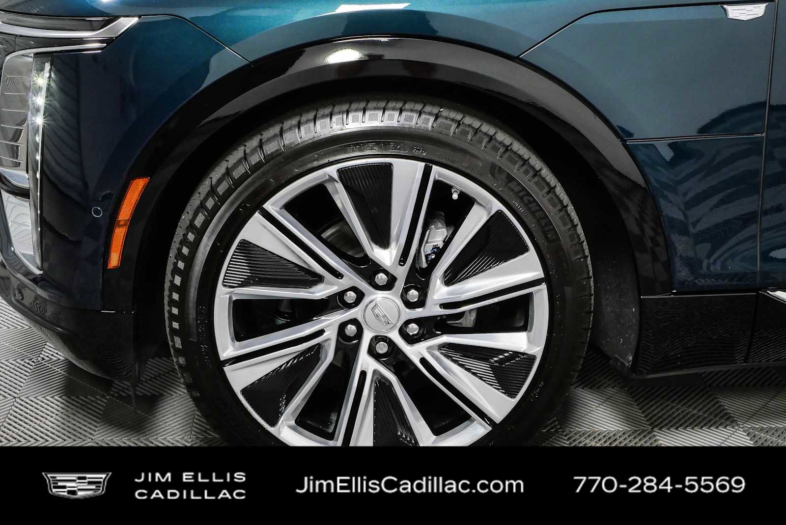 Certified 2025 Cadillac Lyriq Luxury AWD/4WD image 38
