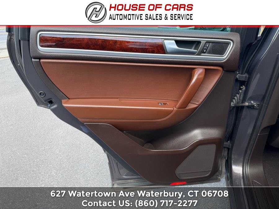 Used 2013 Volkswagen Touareg TDI AWD/4WD image 54