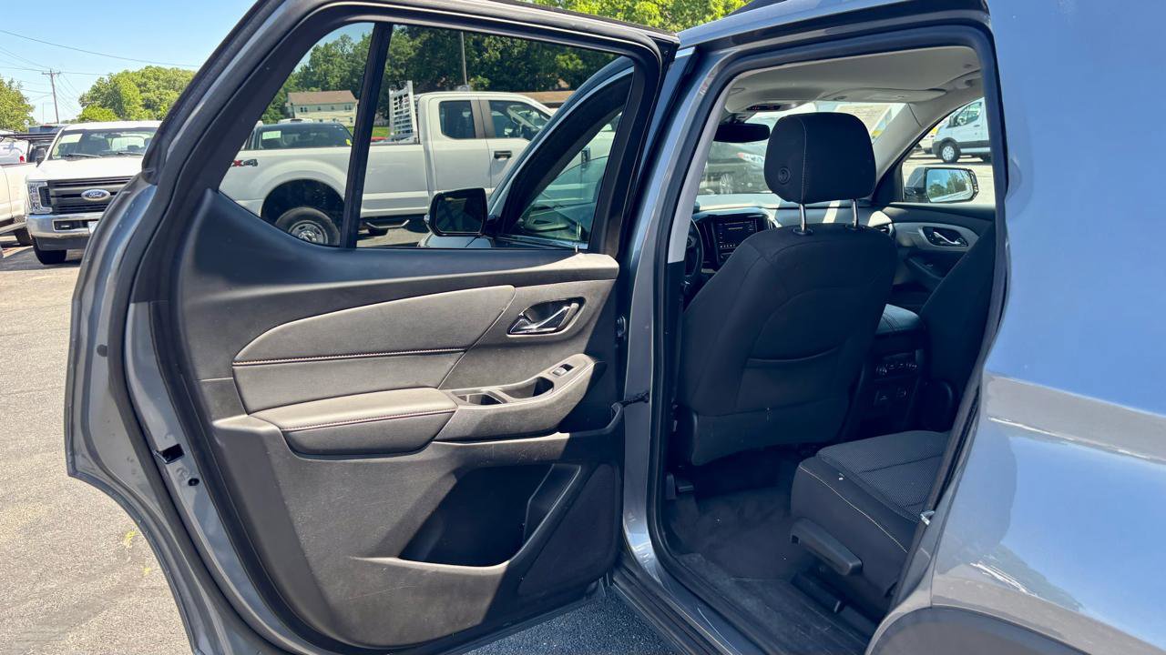 Used 2020 Chevrolet Traverse LT w/ LPO, Cargo Package image 18