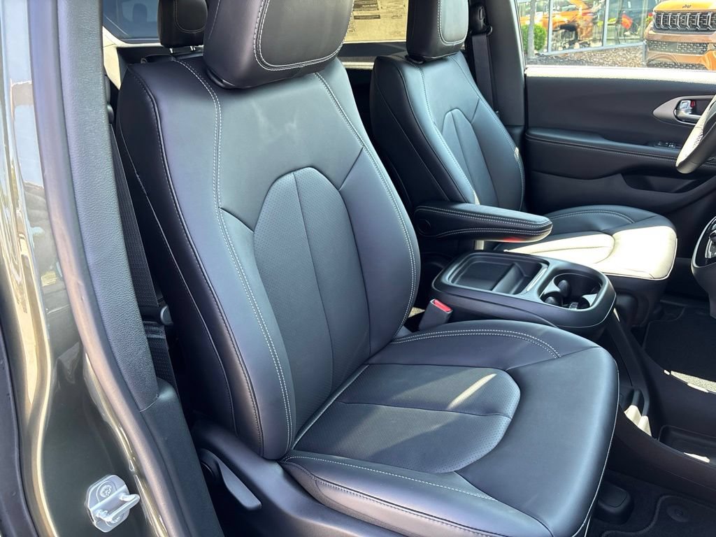 New 2027 Chrysler Pacifica Select FWD image 29