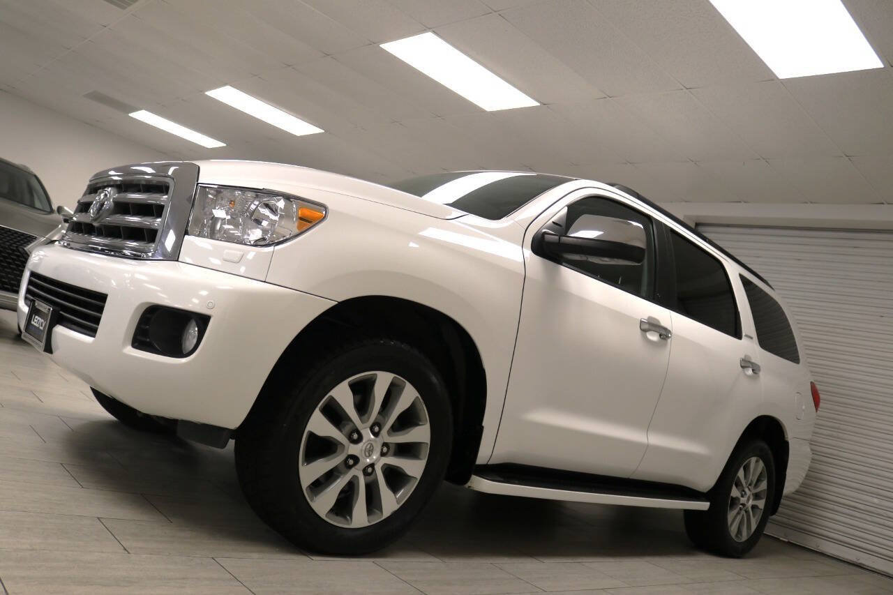 Used 2017 Toyota Sequoia Limited w/ Safety & Convenience Package AWD/4WD image 9