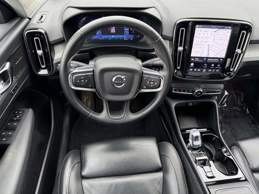 Used 2023 Volvo XC40 B5 Plus w/ Driver Assist Package image 4