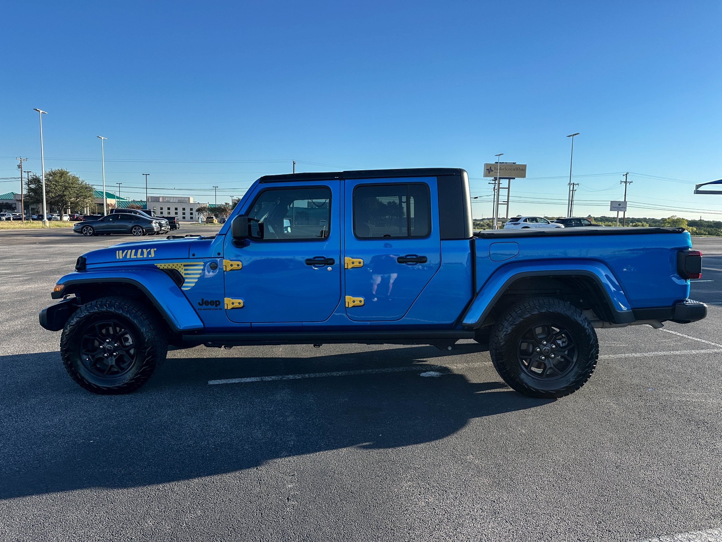 Used 2024 Jeep Gladiator Sport AWD/4WD image 9