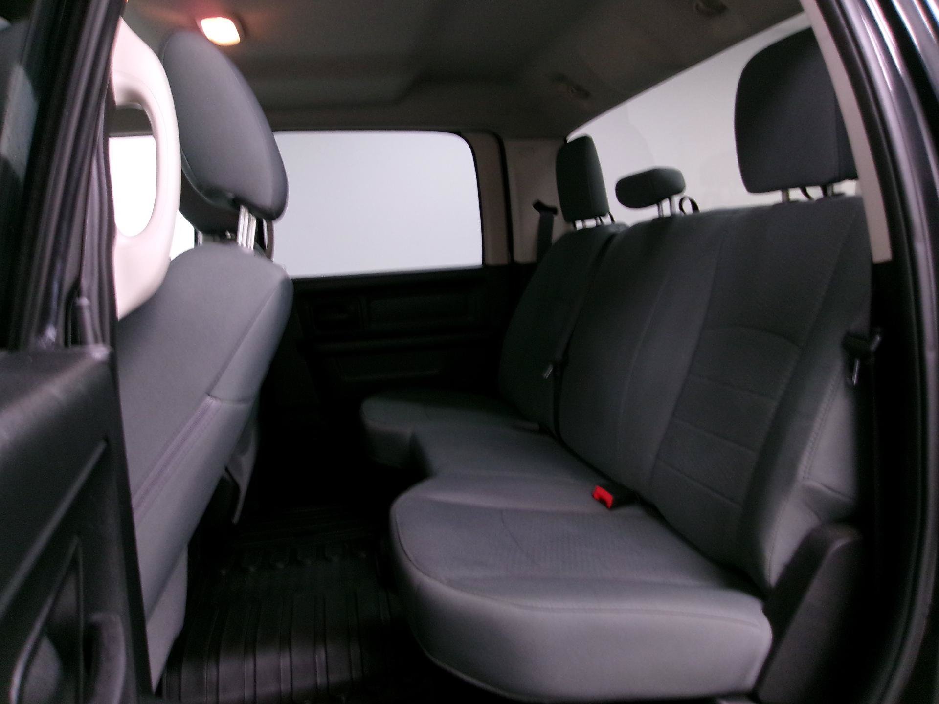 Used 2017 RAM 1500 Express AWD/4WD image 8
