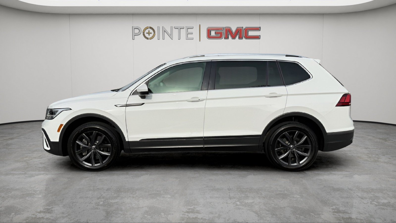 Used 2024 Volkswagen Tiguan SE AWD/4WD image 6