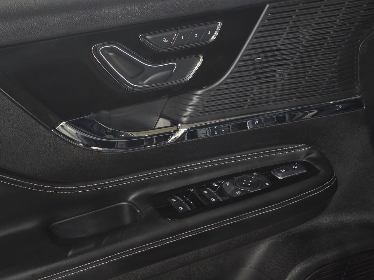 Used 2022 Lincoln Corsair AWD w/ Premium Package image 18