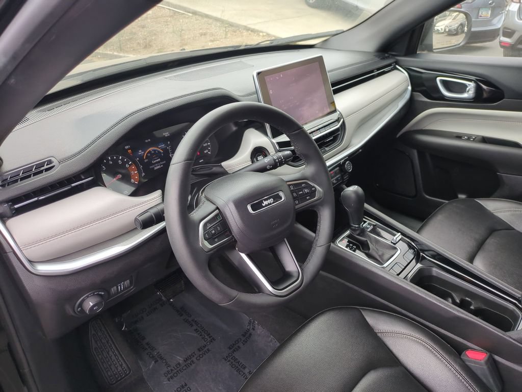 Used 2025 Jeep Compass Limited AWD/4WD image 15