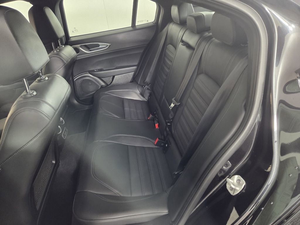 Used 2024 Alfa Romeo Giulia Veloce image 25