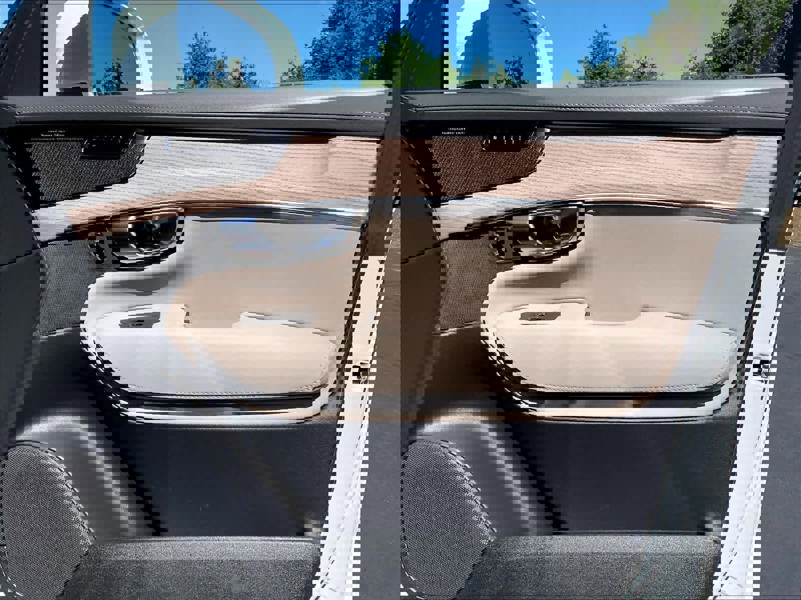 New 2026 Volvo XC90 B6 Ultra w/ Protection Package AWD/4WD image 31