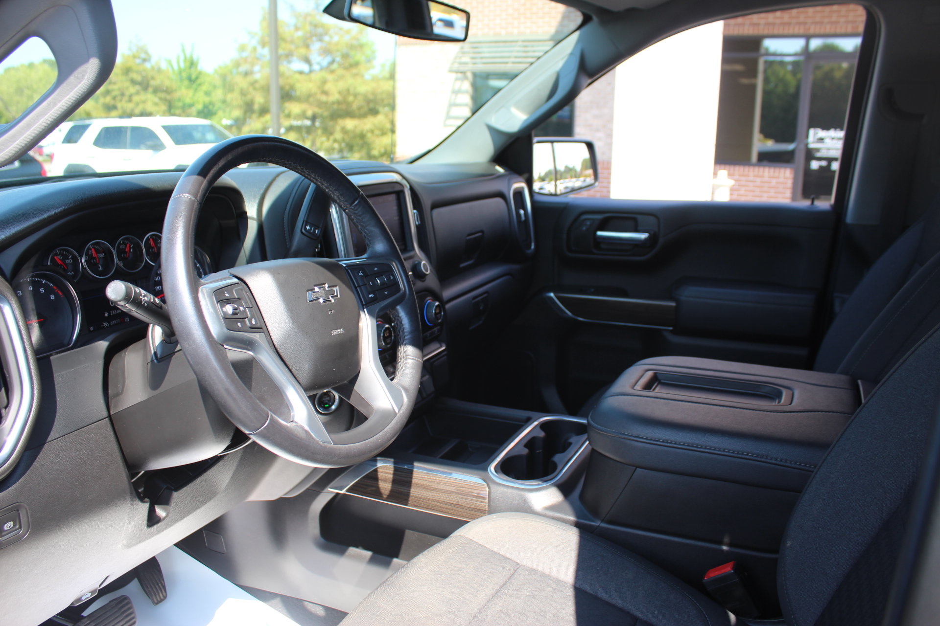 Used 2022 Chevrolet Silverado 1500 LT Trail Boss w/ Bed Protection Package AWD/4WD image 15