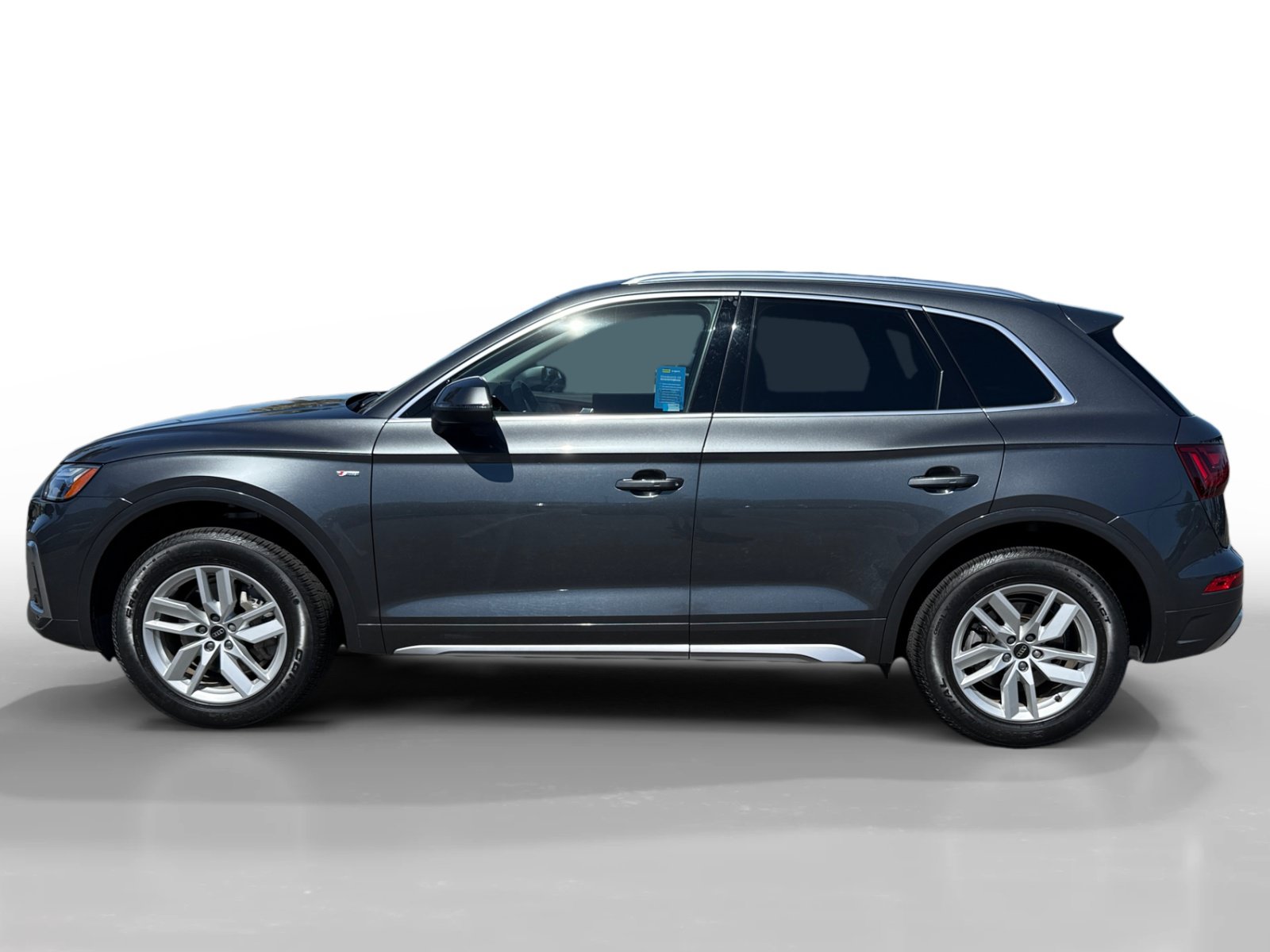 Used 2022 Audi Q5 2.0T Premium w/ Convenience Package AWD/4WD image 2