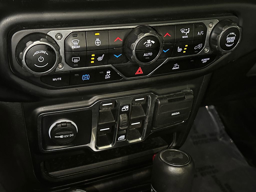 Used 2022 Jeep Wrangler Unlimited Sahara w/ Cold Weather Group AWD/4WD image 28