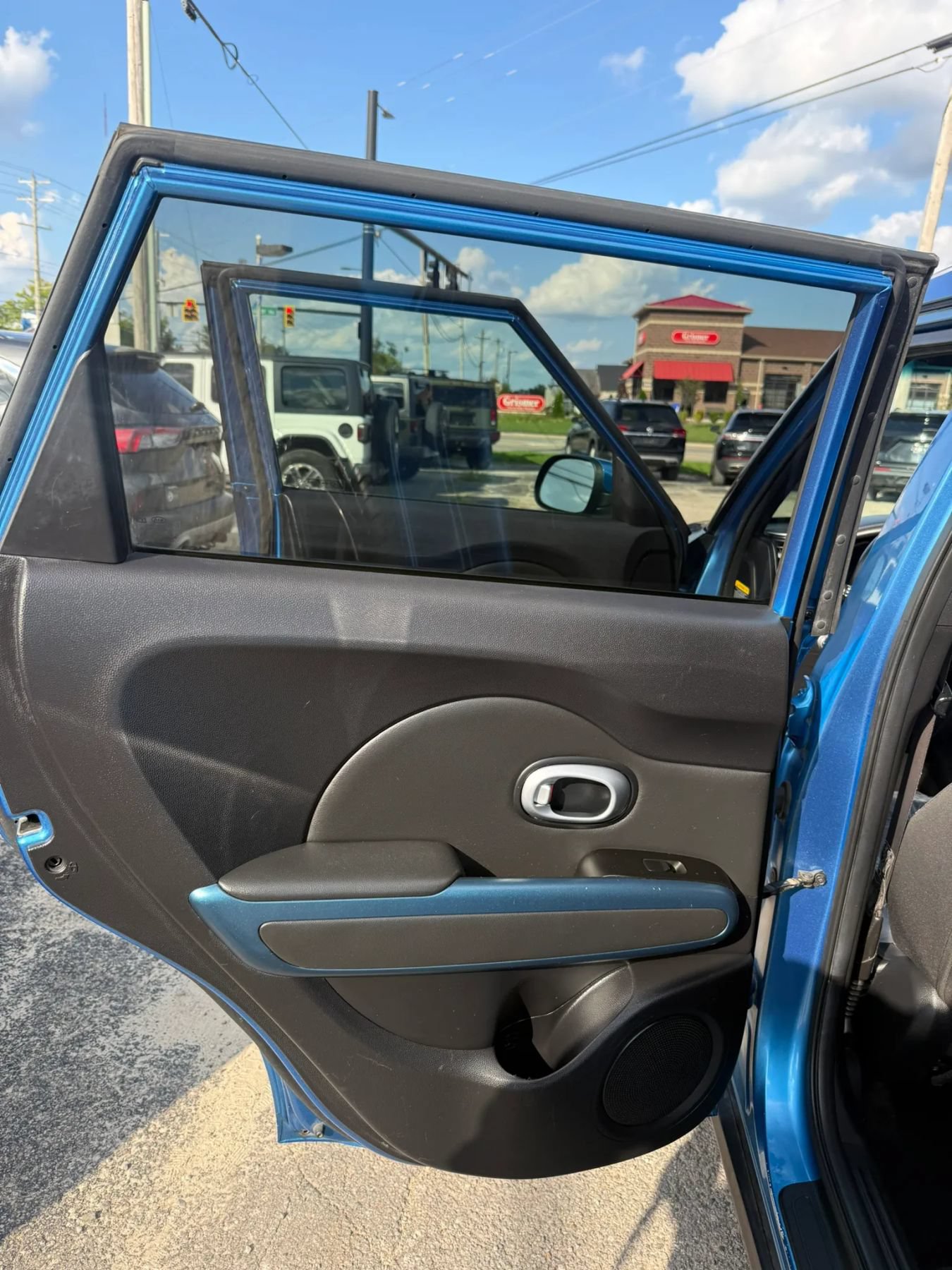 Used 2015 Kia Soul + w/ Audio Package FWD image 17