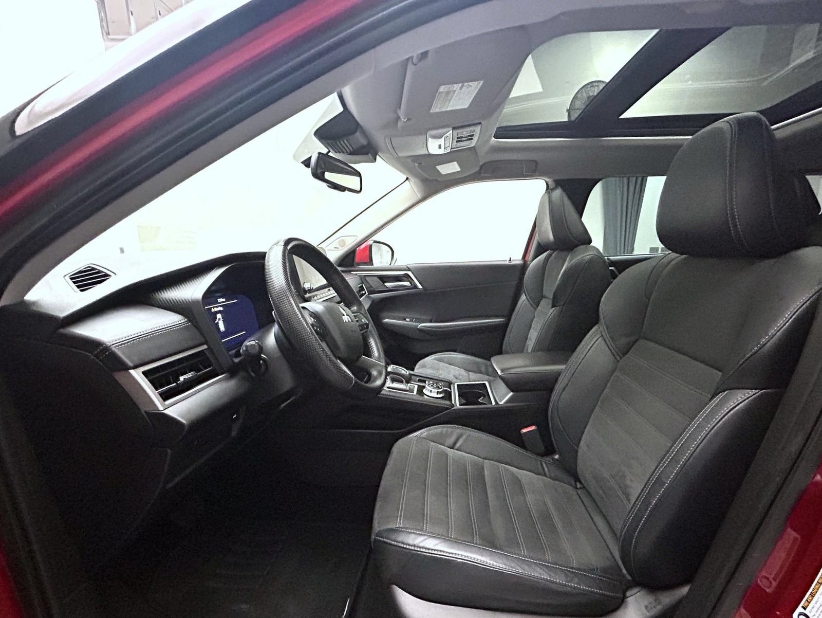Used 2023 Mitsubishi Outlander SE AWD/4WD image 10