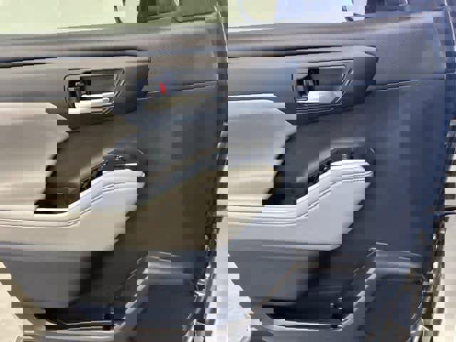 Used 2022 Toyota Highlander XLE image 16