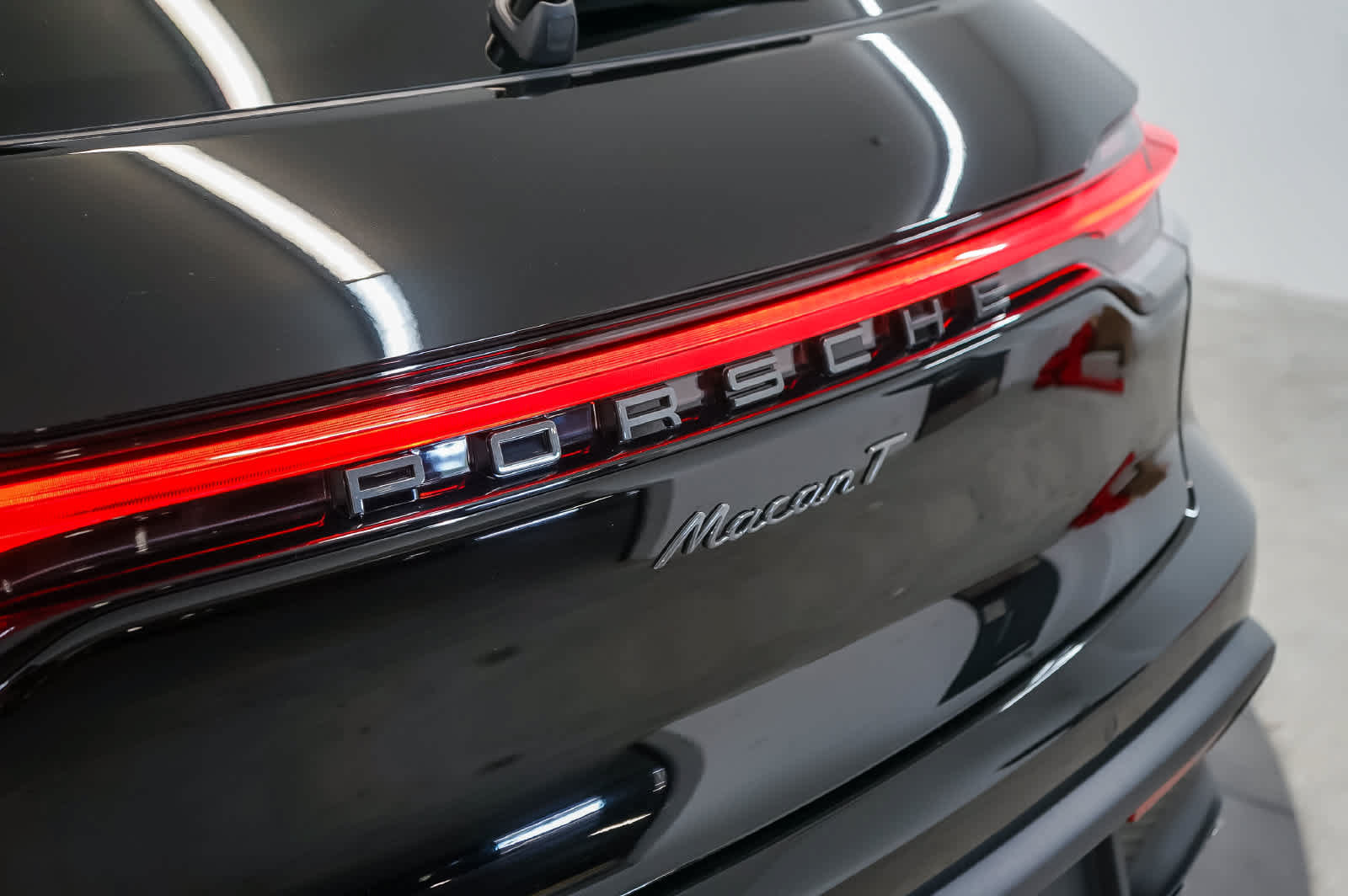 Certified 2026 Porsche Macan Turbo AWD/4WD image 9