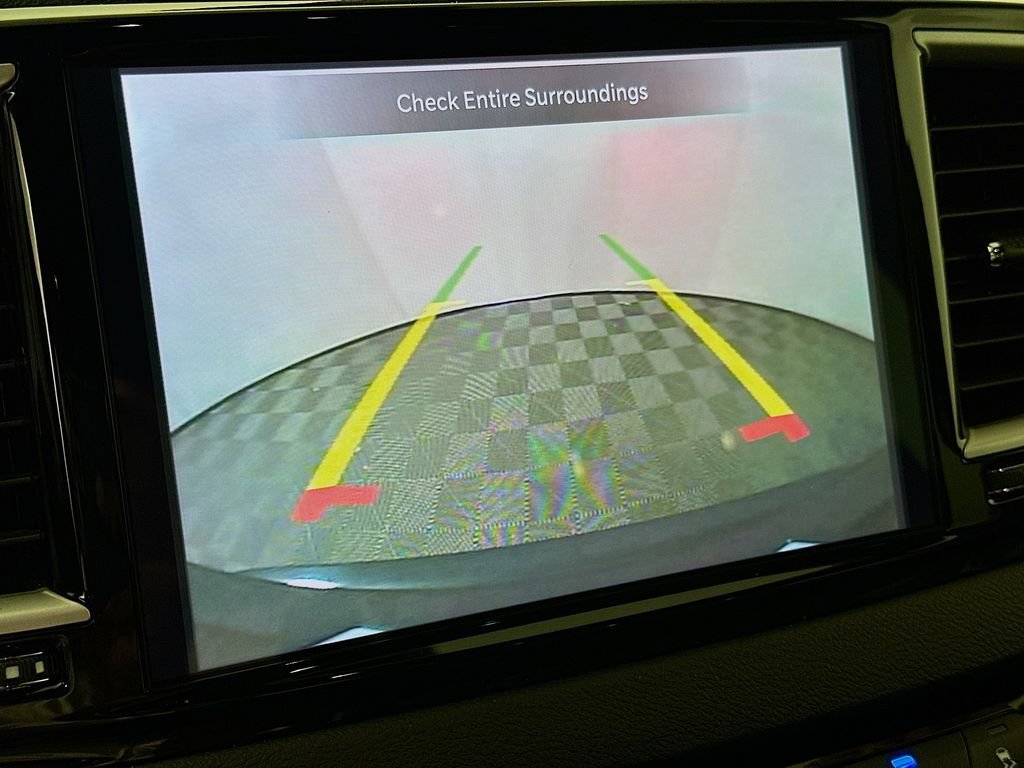 Used 2025 Chrysler Pacifica Select FWD image 18