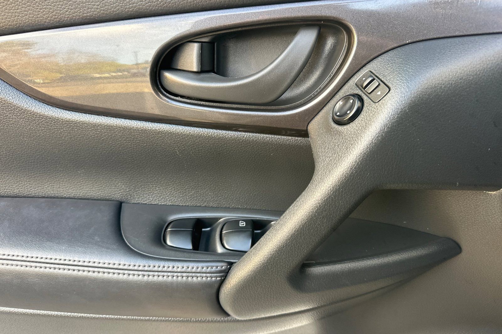 Used 2020 Nissan Rogue S image 11