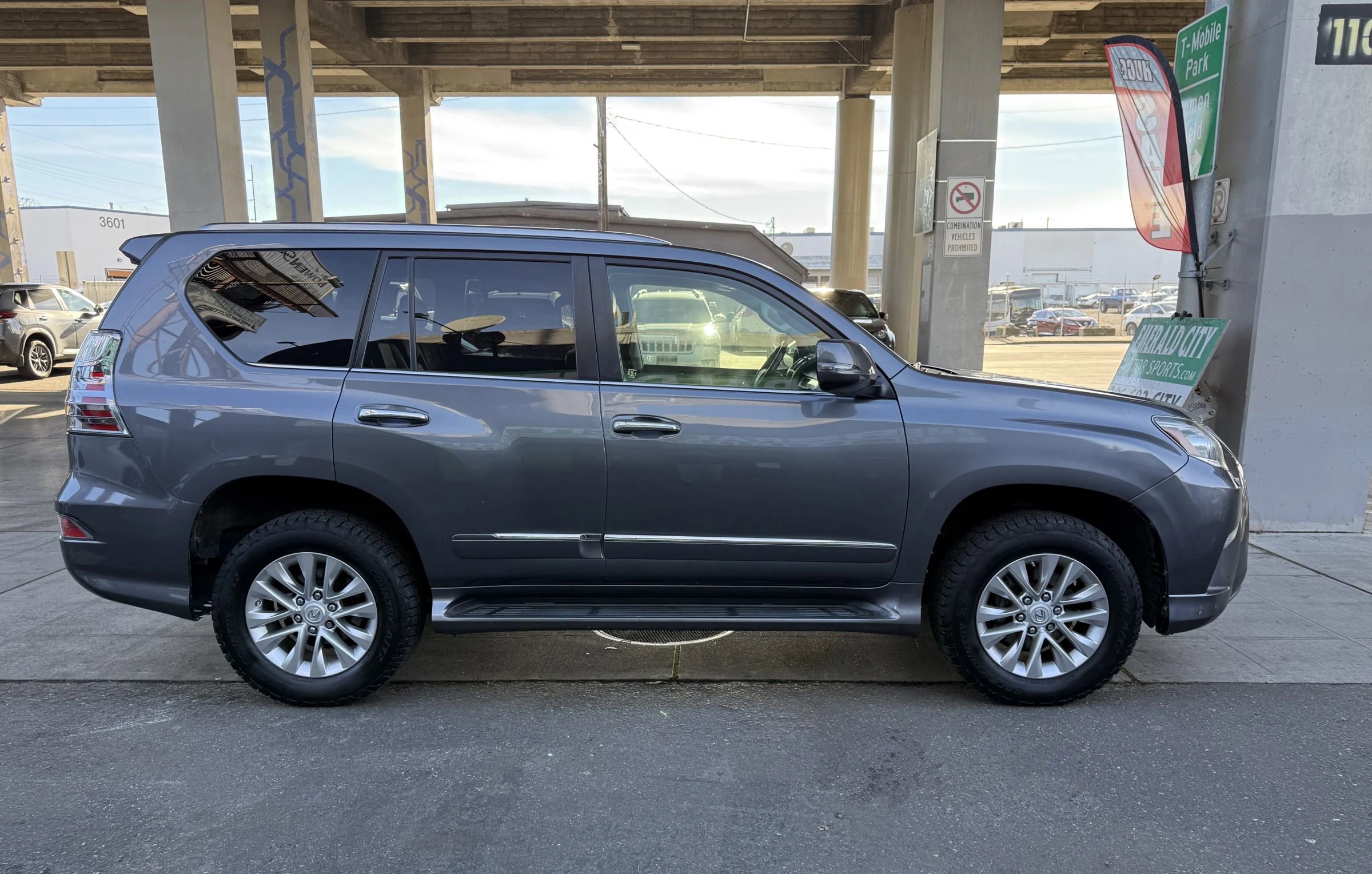 Used 2016 Lexus GX 460 image 4