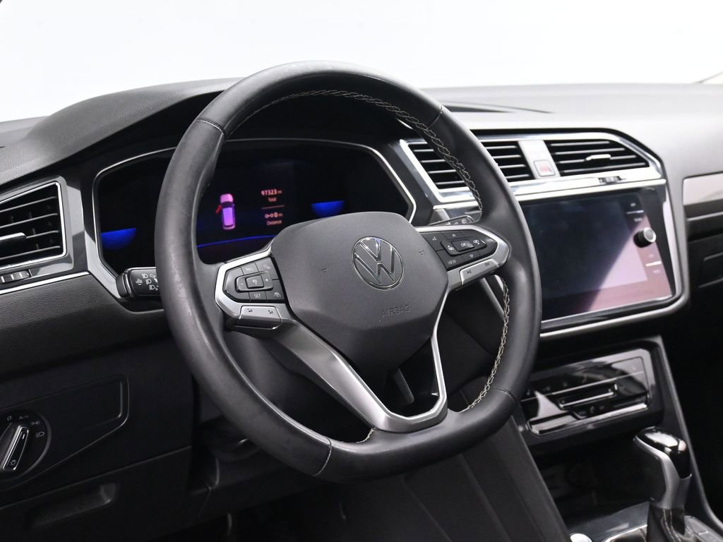 Used 2022 Volkswagen Tiguan SE w/ Panoramic Sunroof Package FWD image 26
