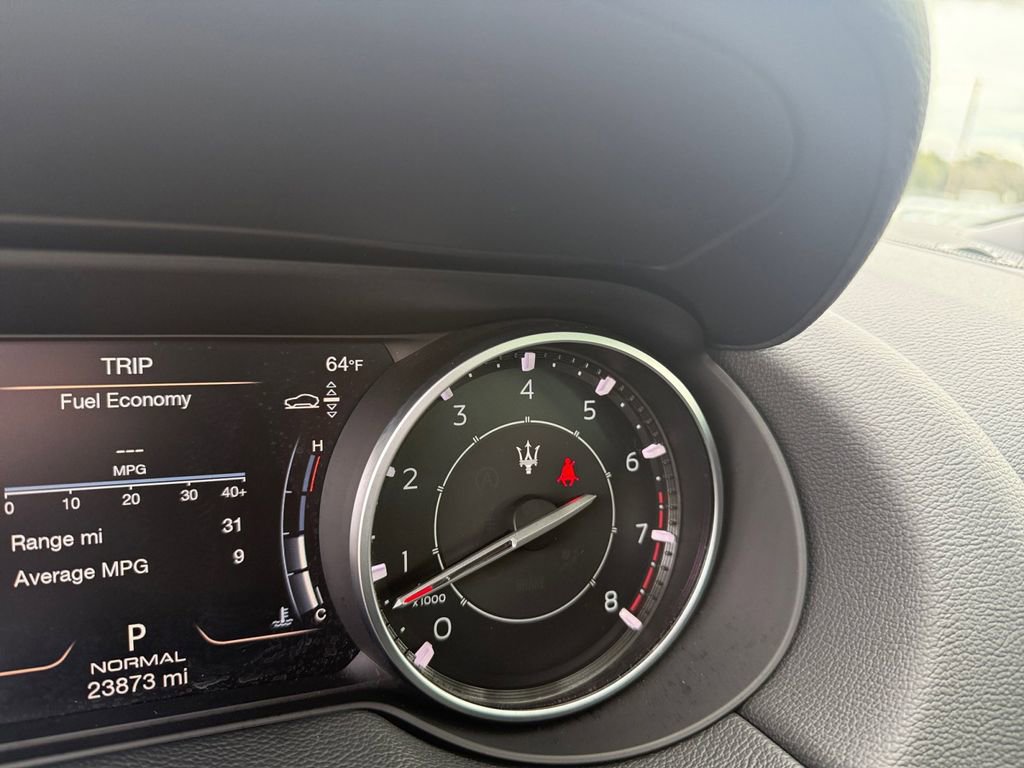 Used 2021 Maserati Levante image 18