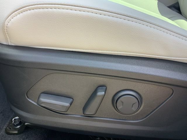 New 2025 Hyundai Tucson Limited image 17