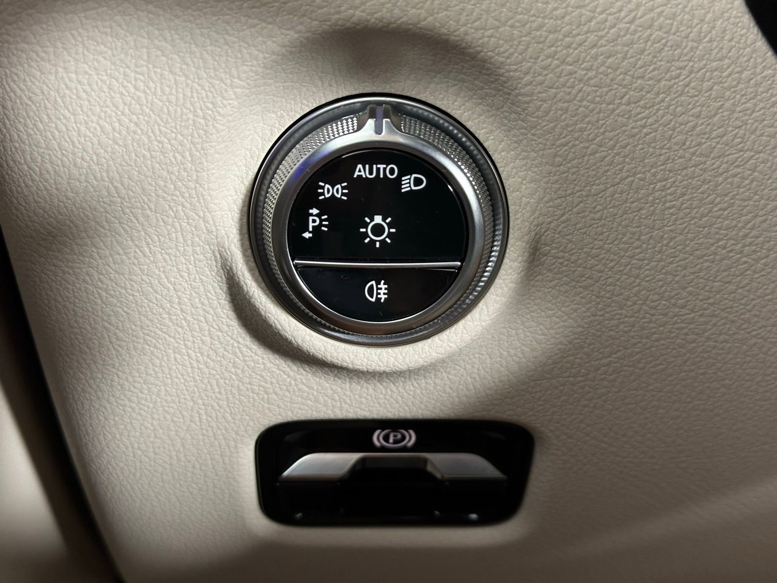 Used 2023 Mercedes-Benz C 300 4MATIC Sedan image 33