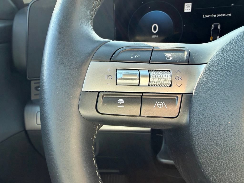 Certified 2025 Hyundai Kona Limited FWD image 21