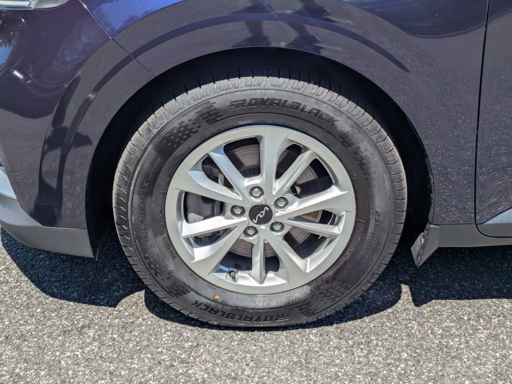 Used 2024 Kia Carnival LX FWD image 10